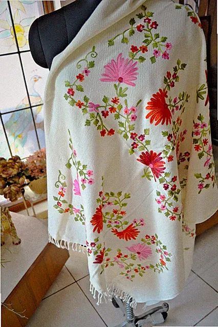 4 Ply WHITE THROW 100% Cashmere WARM THICK HAND EMBROIDERED: 8 DESIGNS CHOICE