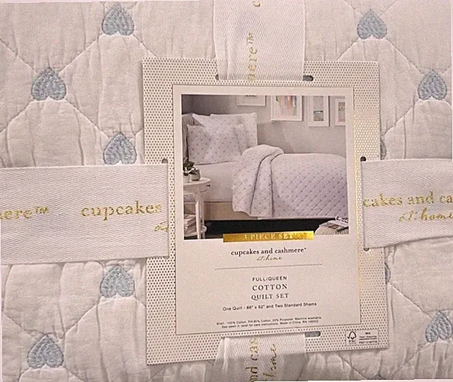 Cupcakes and Cashmere Blue and White Full/Queen Quilt Set with Heart Design
