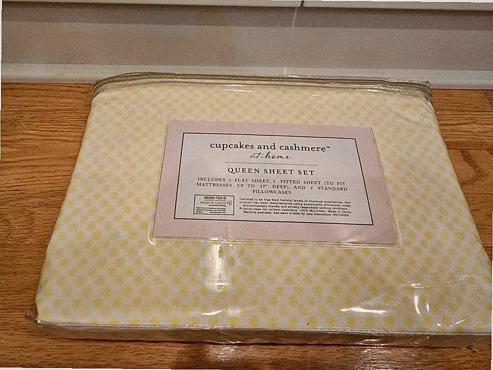 Cupcakes and Cashmere Yellow Starburst QueenSize Sheet Set Bedding Sheets New