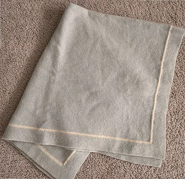 Theophile & Patachou 100% Cashmere Blanket Italy 27x32
